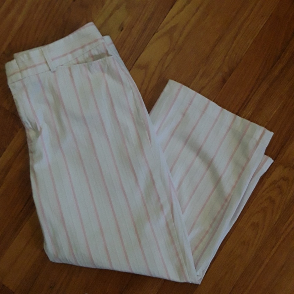 DOCKERS' WOMEN WHITE W/PINK STRIPE CAPRIS, SIZE 10